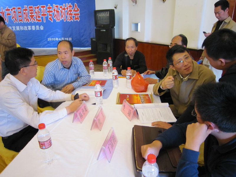 企业代表与荣耀体育在线注册_荣耀体育（中国）教授现场交流