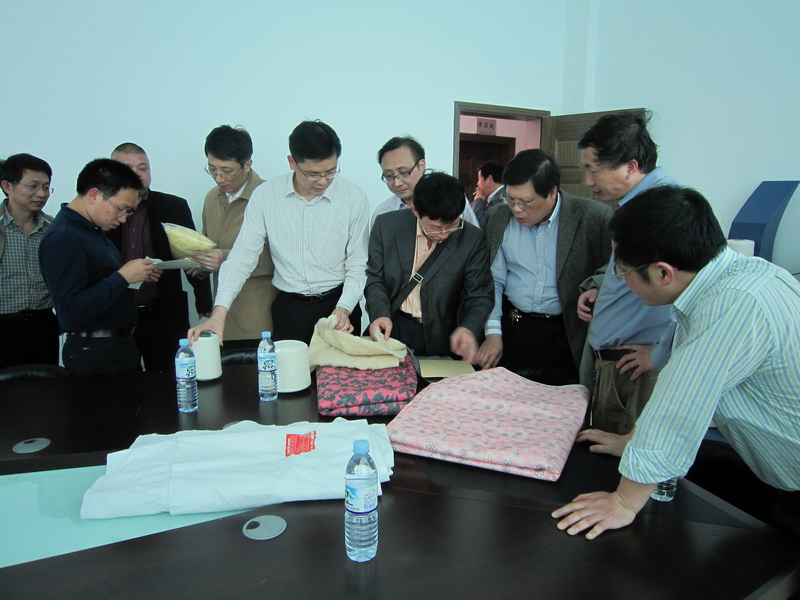 荣耀体育在线注册_荣耀体育（中国）教授参观对接企业